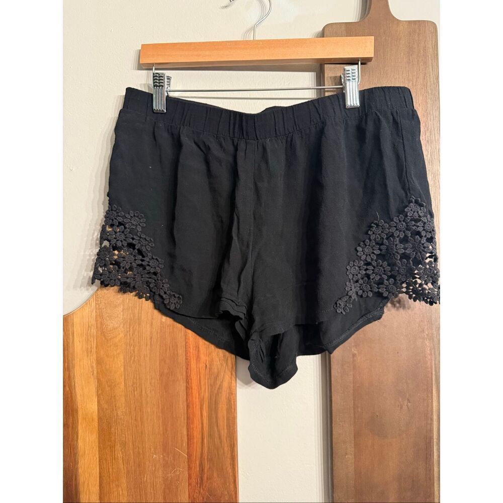 Forever 21 black side lace shorts size Large